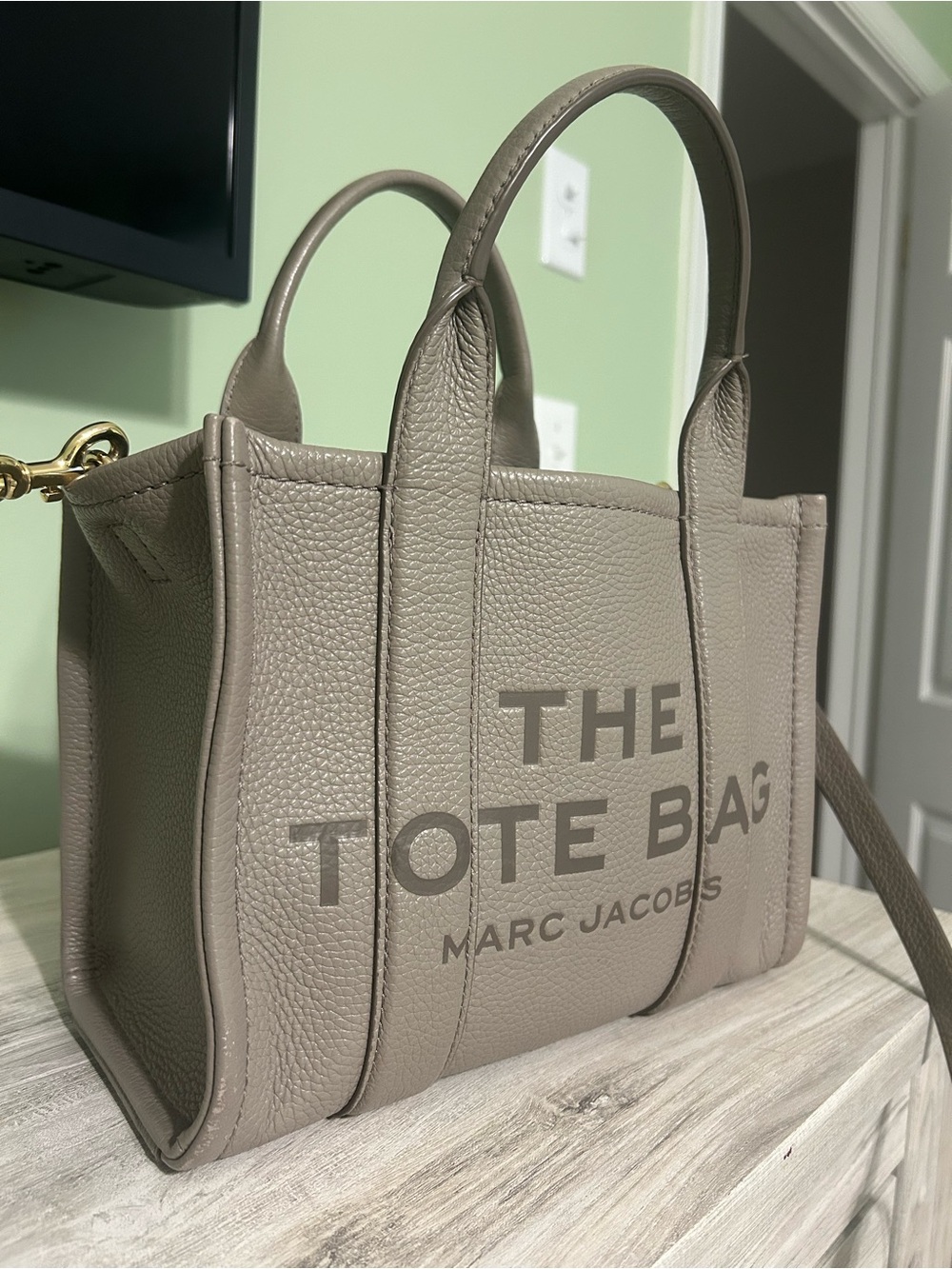 Marc Jacobs- THE LEATHER SMALL TOTE BAG - Picture 3 of 6